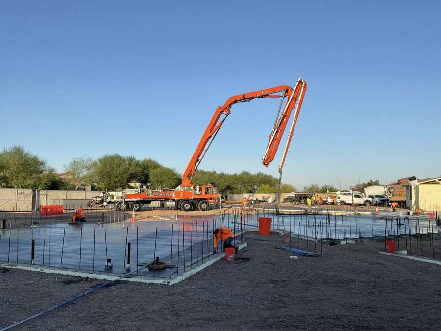 Slab pour with boom pump