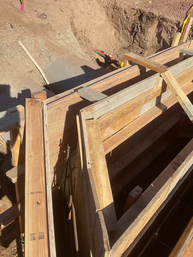 Formwork for a box structure in the trench