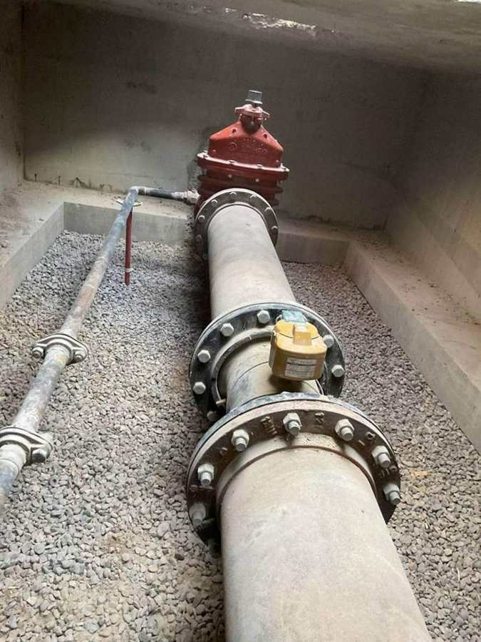 Water main and gate valve in a vault